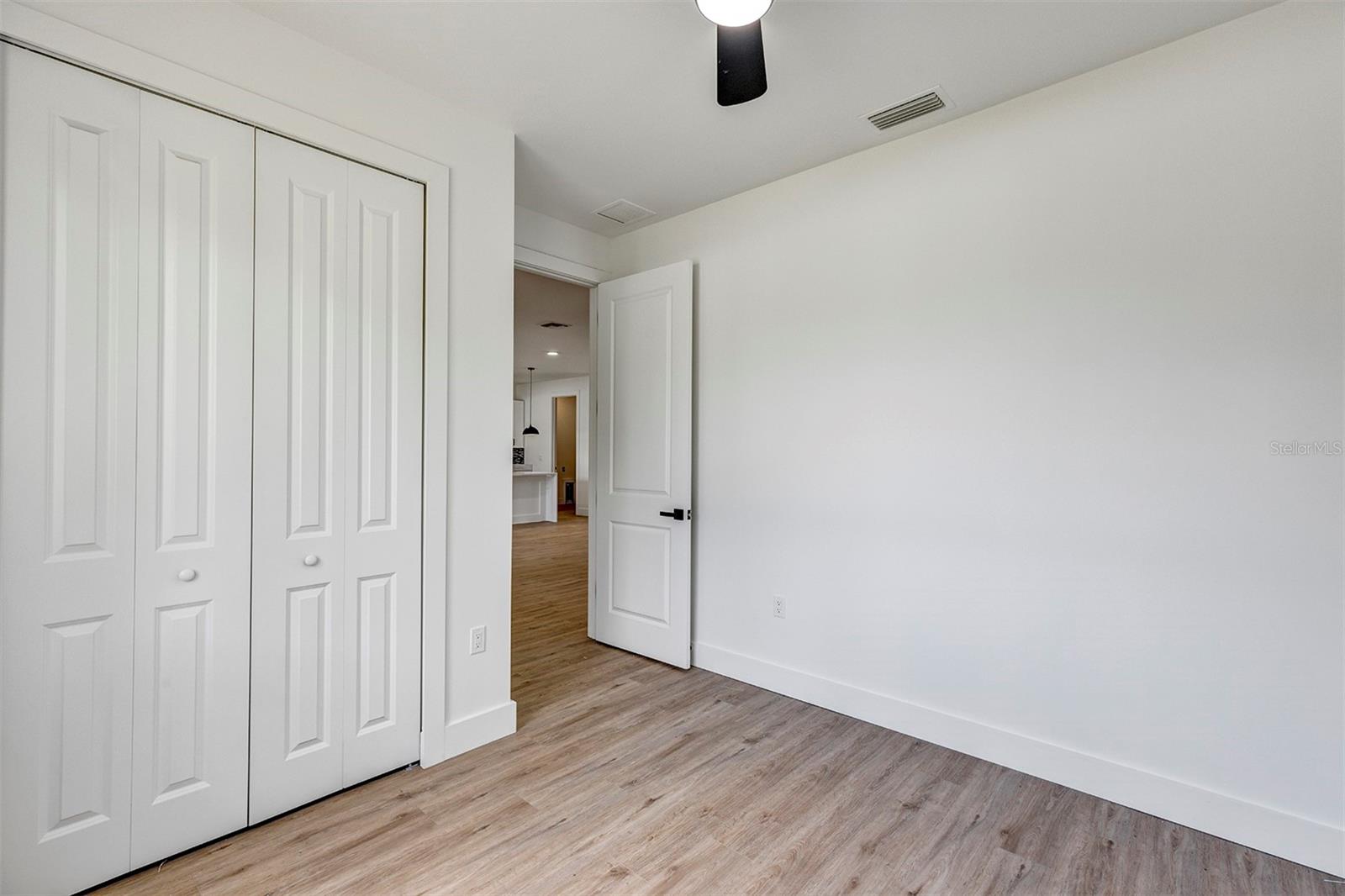 Image 40 of 52 For 72 Shoreland Street