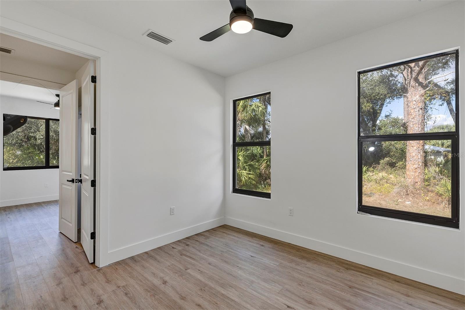 Image 41 of 52 For 72 Shoreland Street