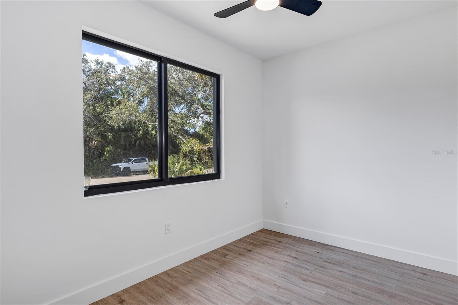 Image 47 of 52 For 72 Shoreland Street