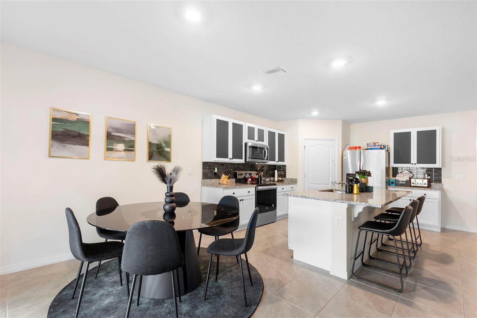 Image 16 of 36 For 821 Amhurst Drive