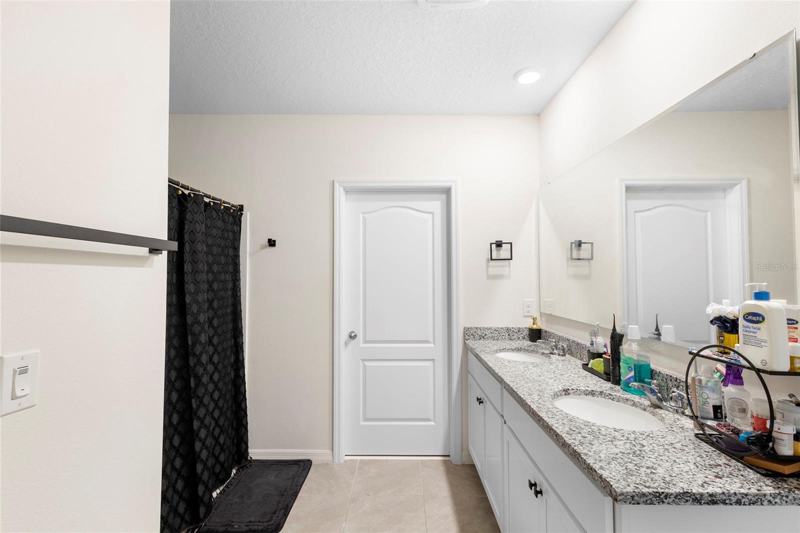 Image 24 of 36 For 821 Amhurst Drive