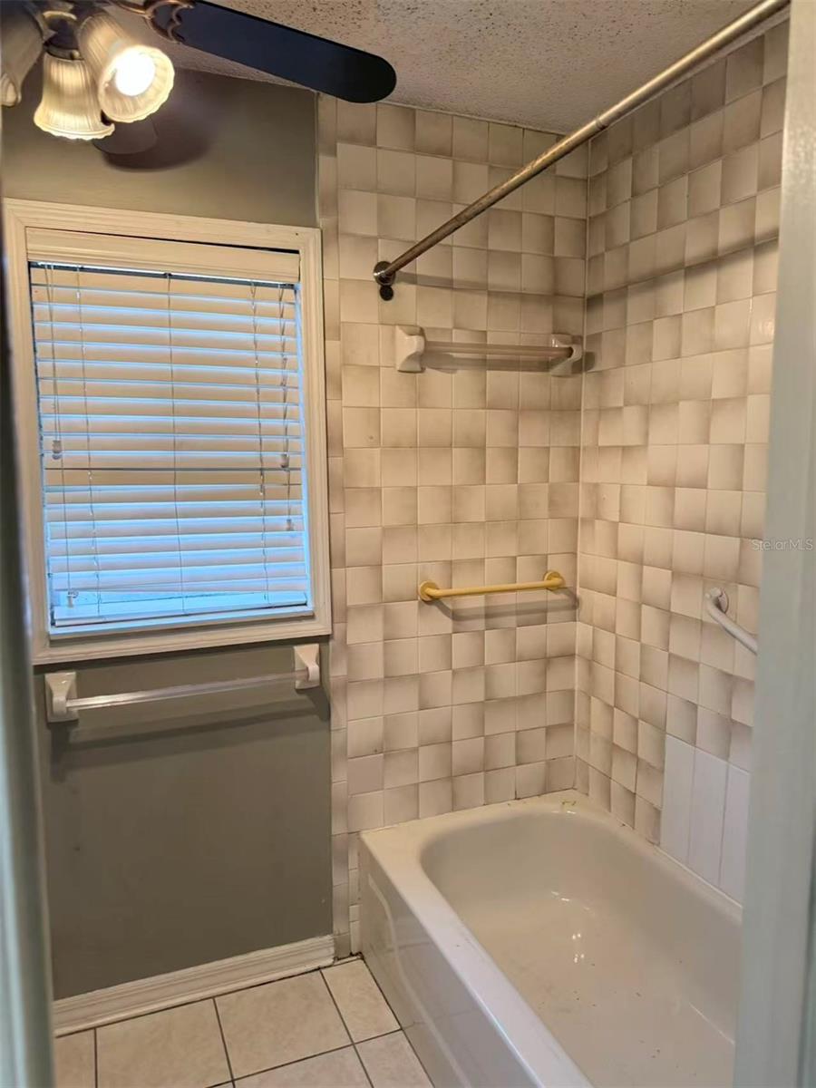 Image 7 of 17 For 7426 Wynnewood Square 195