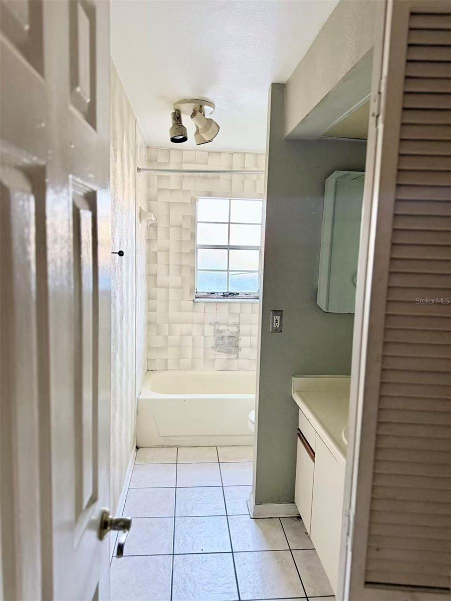 Image 9 of 17 For 7426 Wynnewood Square 195