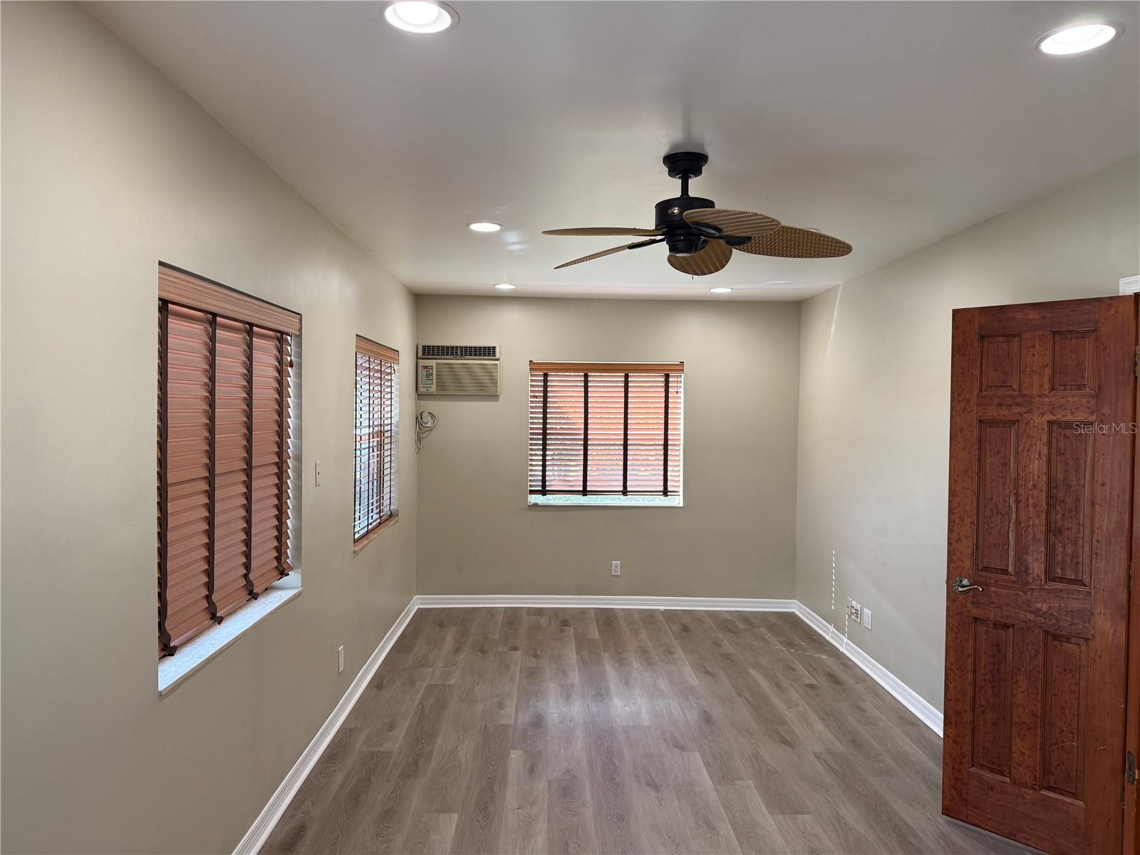 Image 11 of 22 For 13036 Meadowbreeze Drive