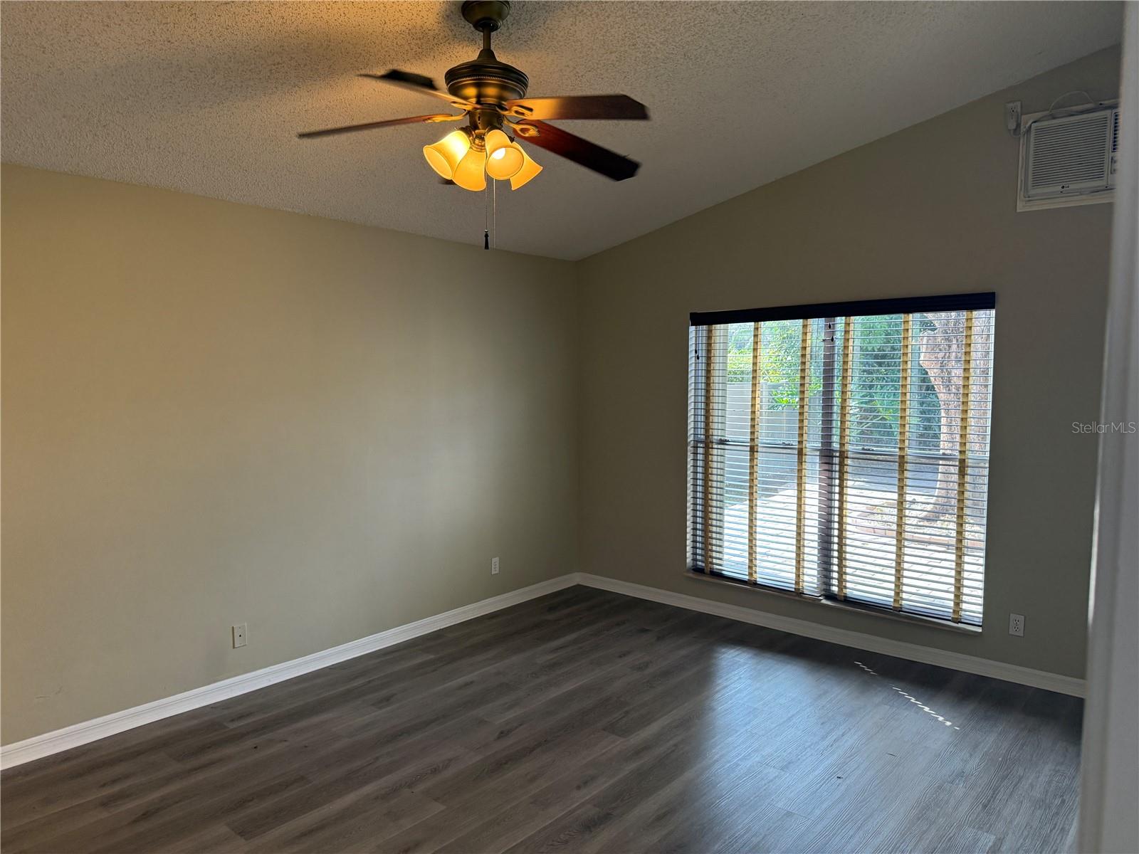 Image 12 of 22 For 13036 Meadowbreeze Drive