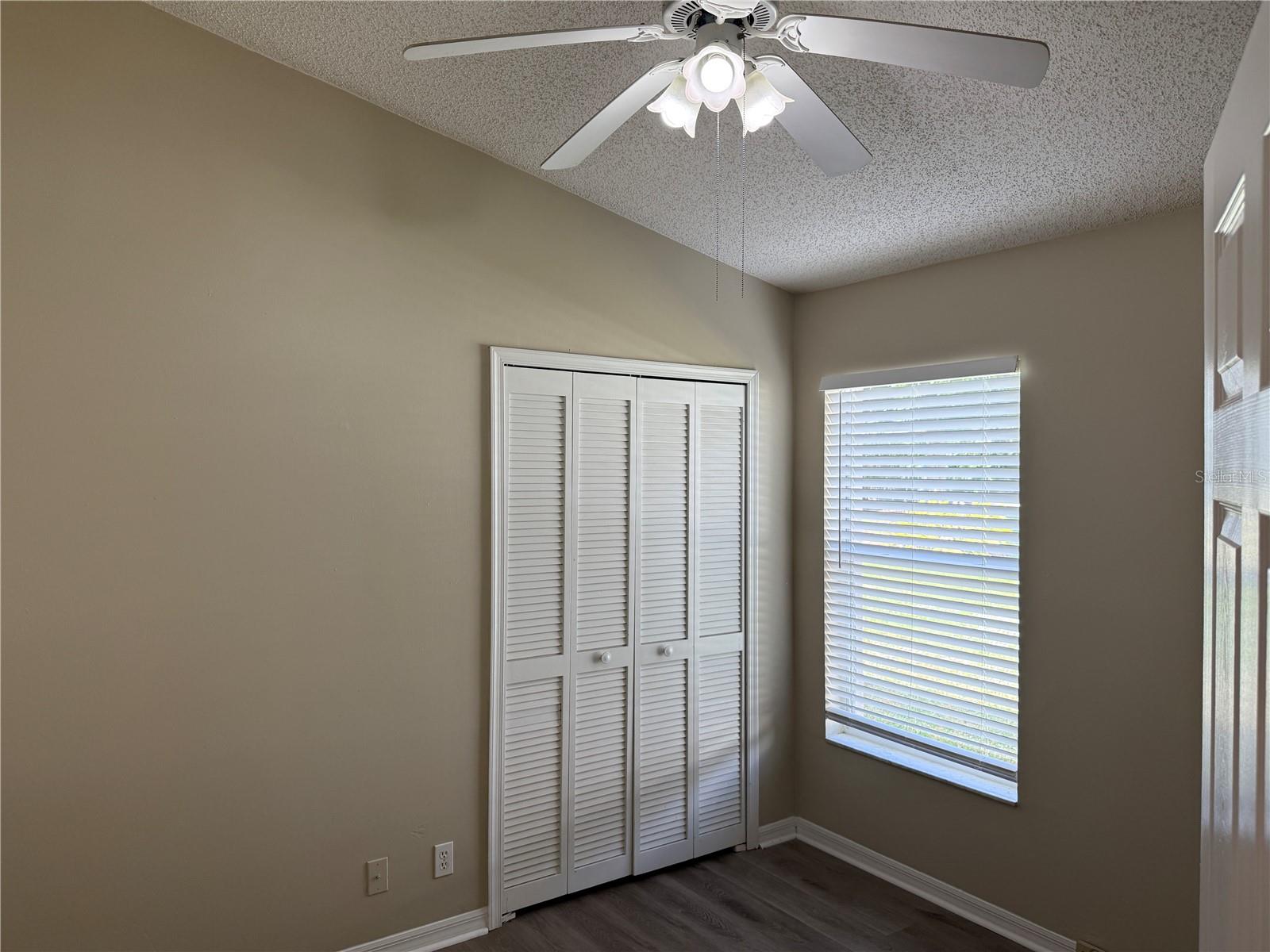 Image 14 of 22 For 13036 Meadowbreeze Drive