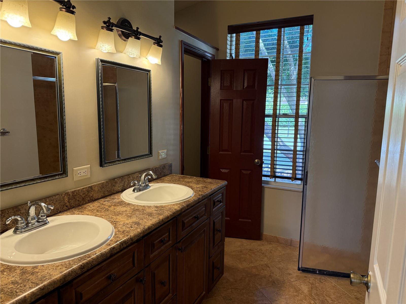 Image 16 of 22 For 13036 Meadowbreeze Drive