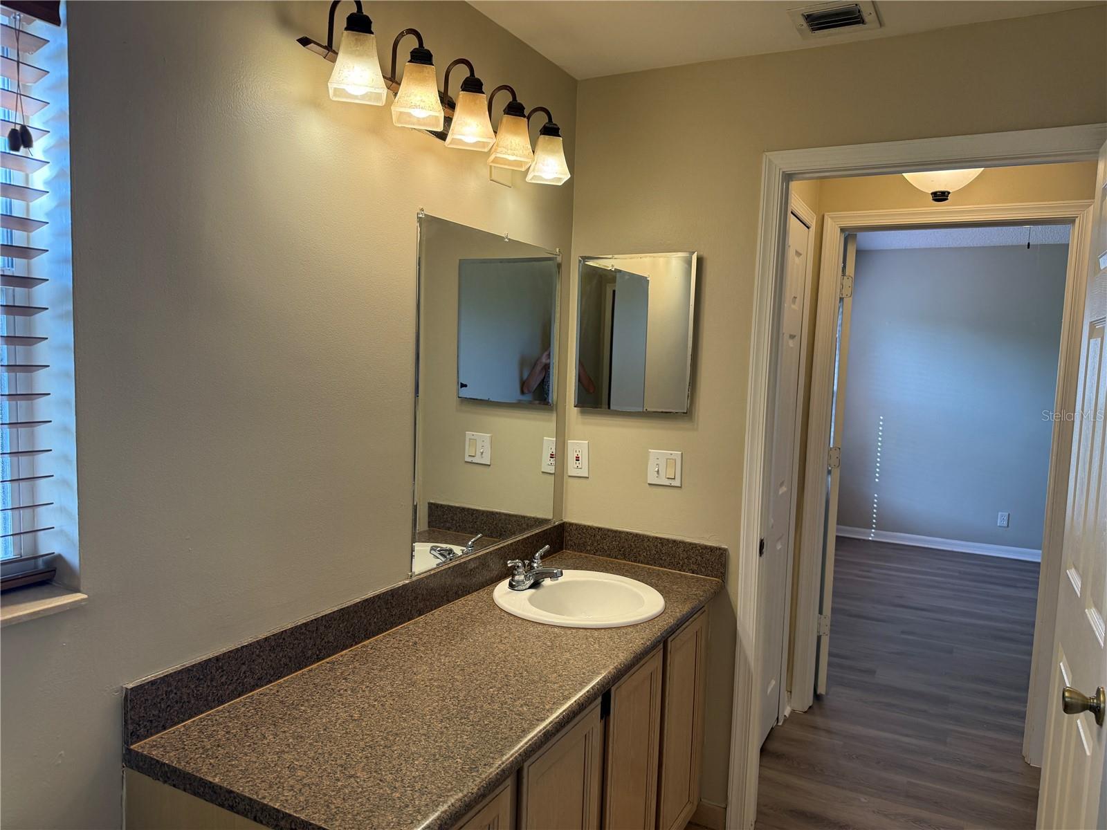 Image 17 of 22 For 13036 Meadowbreeze Drive