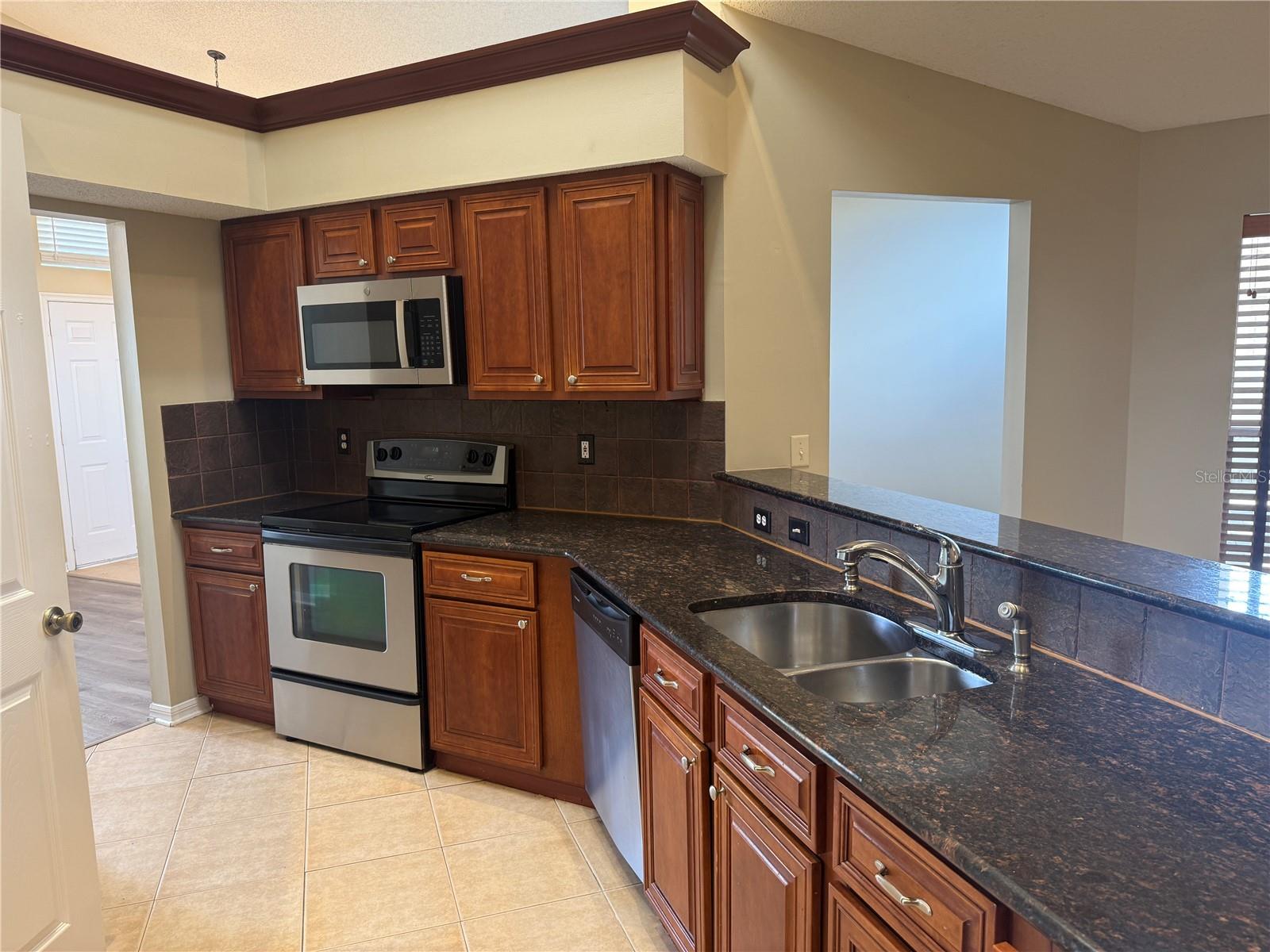 Image 7 of 22 For 13036 Meadowbreeze Drive