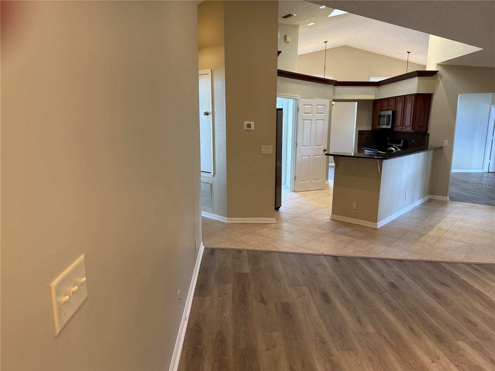 Image 9 of 22 For 13036 Meadowbreeze Drive