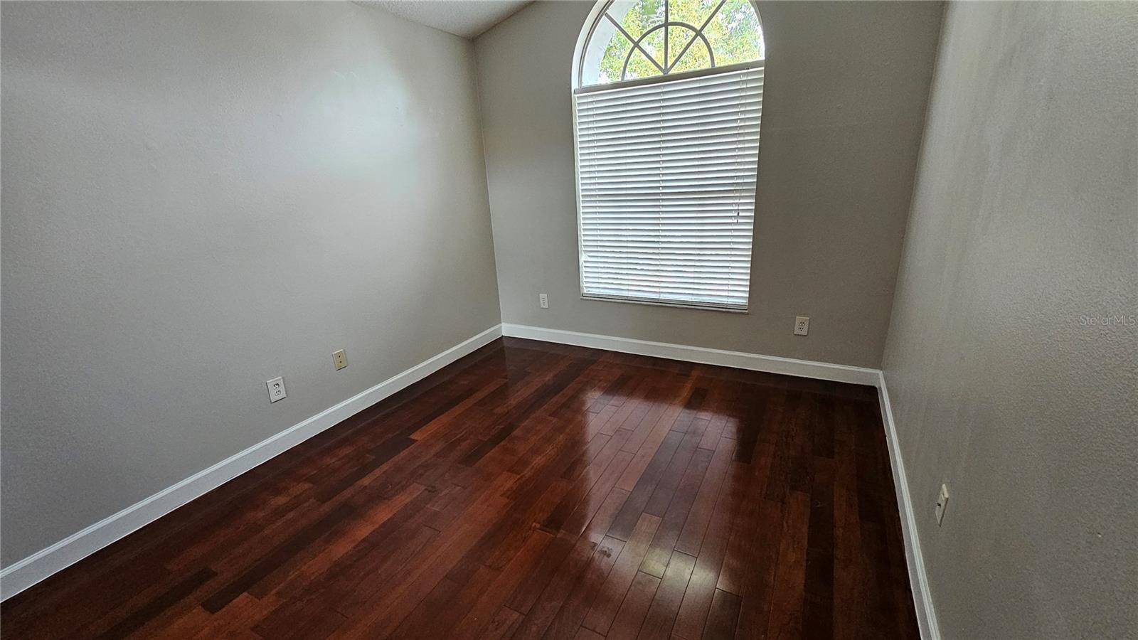 Image 21 of 30 For 633 Regina Lane