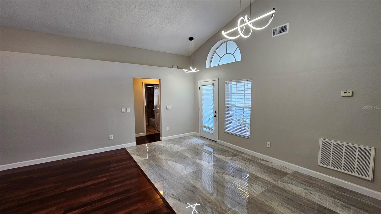 Image 6 of 30 For 633 Regina Lane