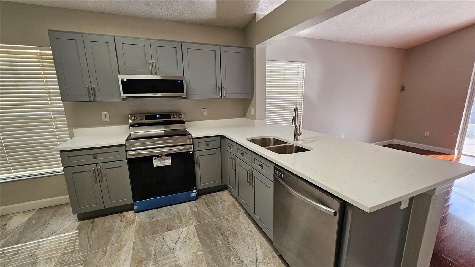 Image 9 of 30 For 633 Regina Lane