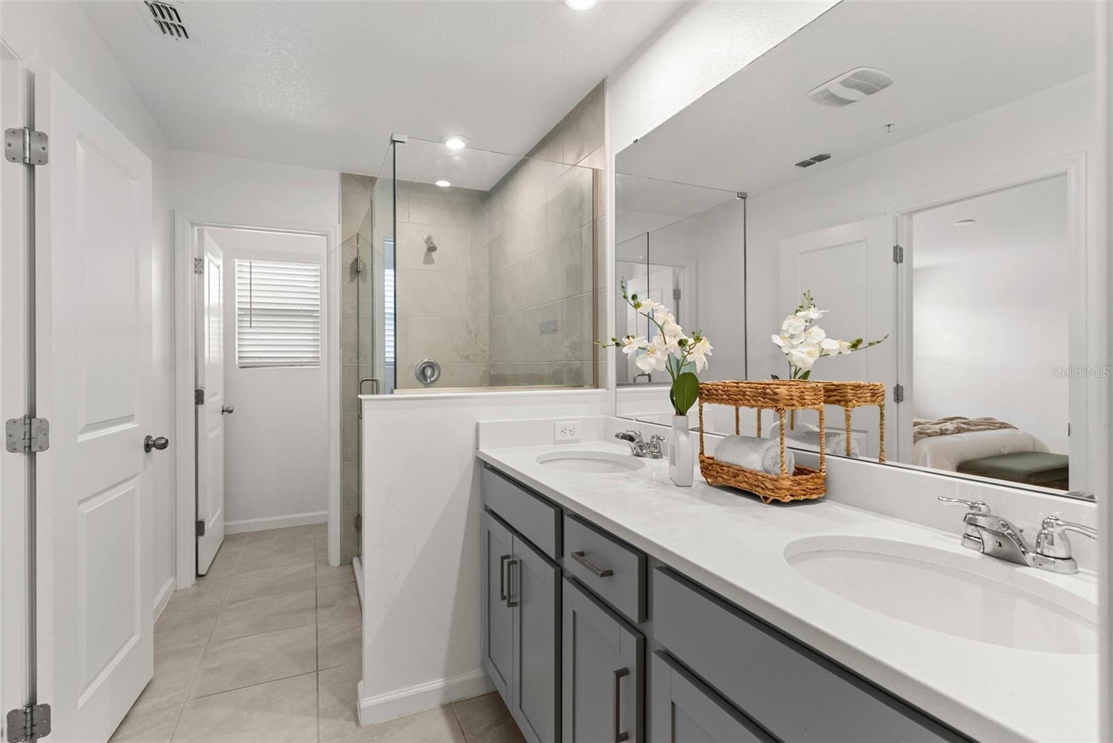 Image 17 of 37 For 11607 Sunsail Avenue