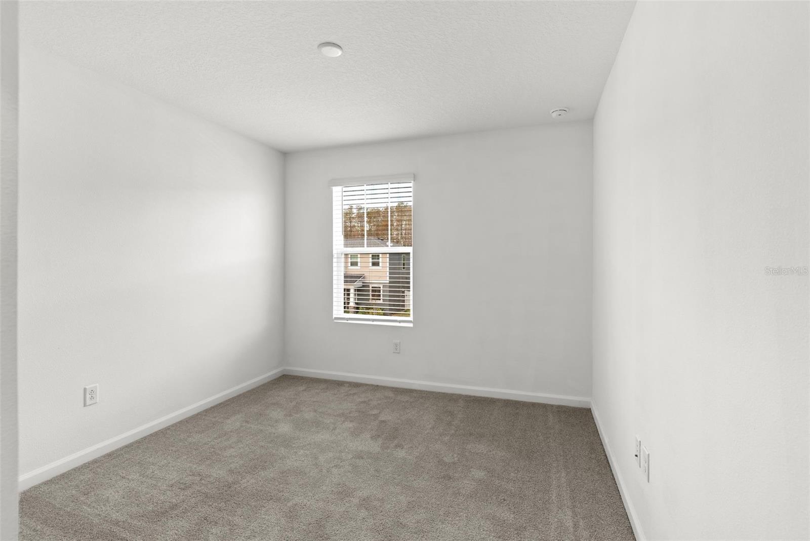 Image 21 of 37 For 11607 Sunsail Avenue