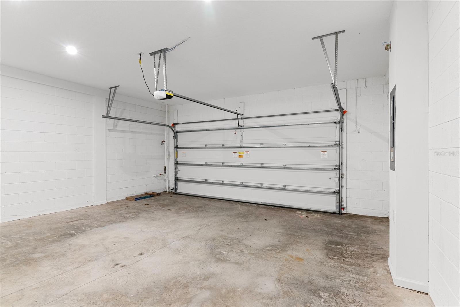 Image 25 of 37 For 11607 Sunsail Avenue