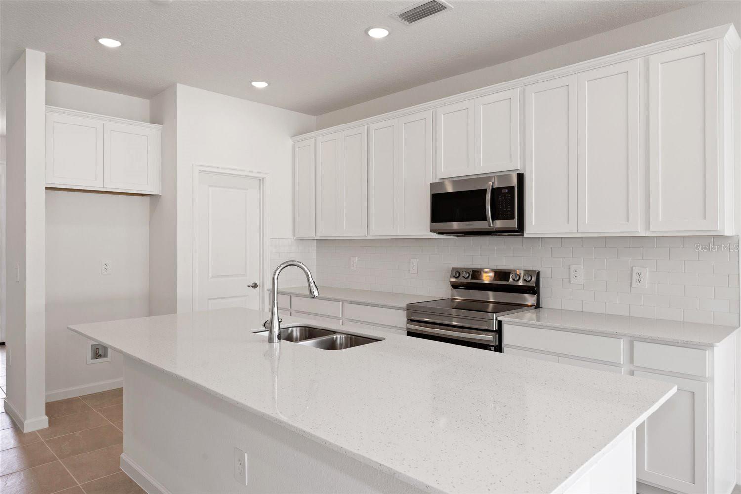 Image 2 of 17 For 9612 Vibrant Lane