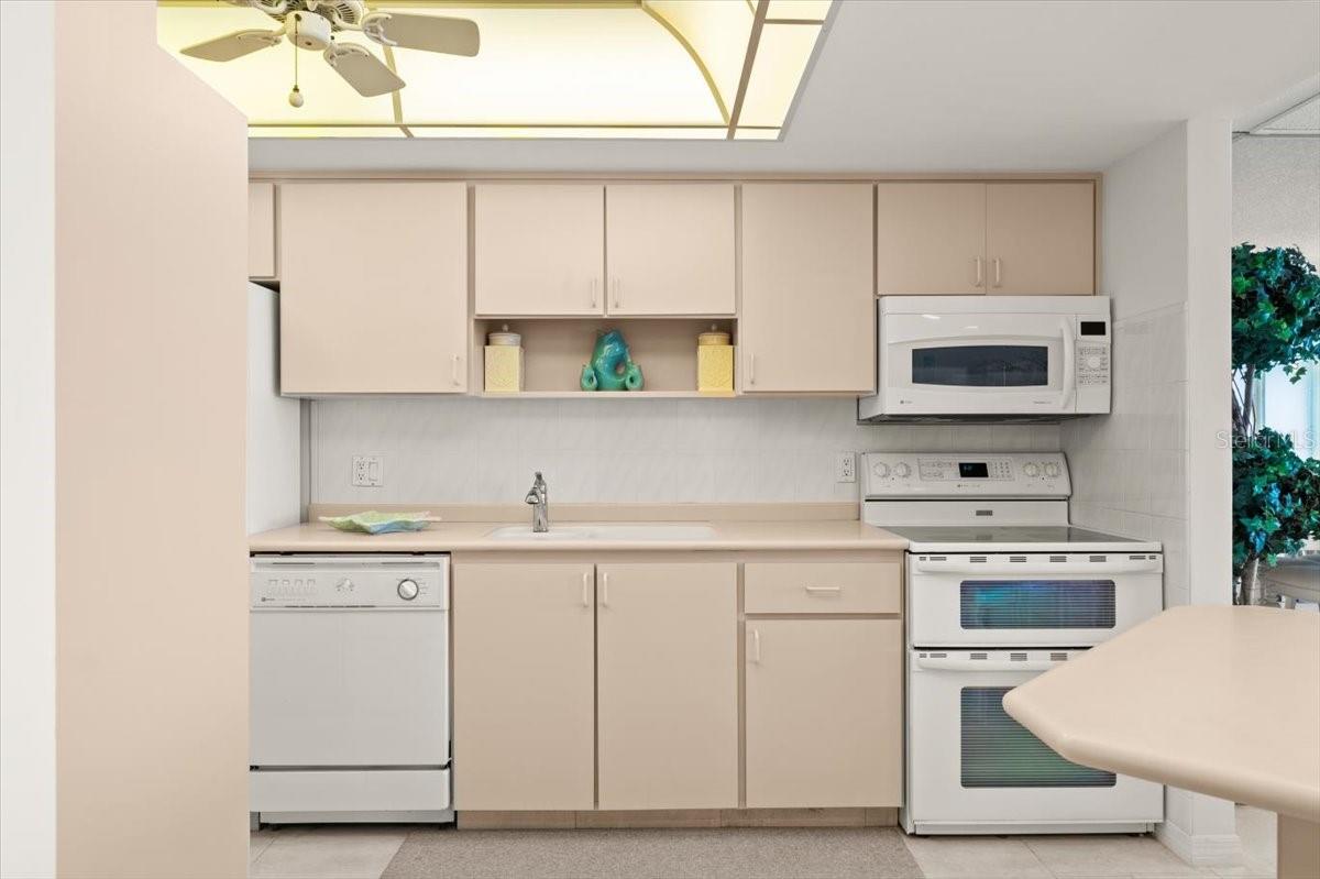 Image 11 of 62 For 901 Atlantic Avenue Ph3