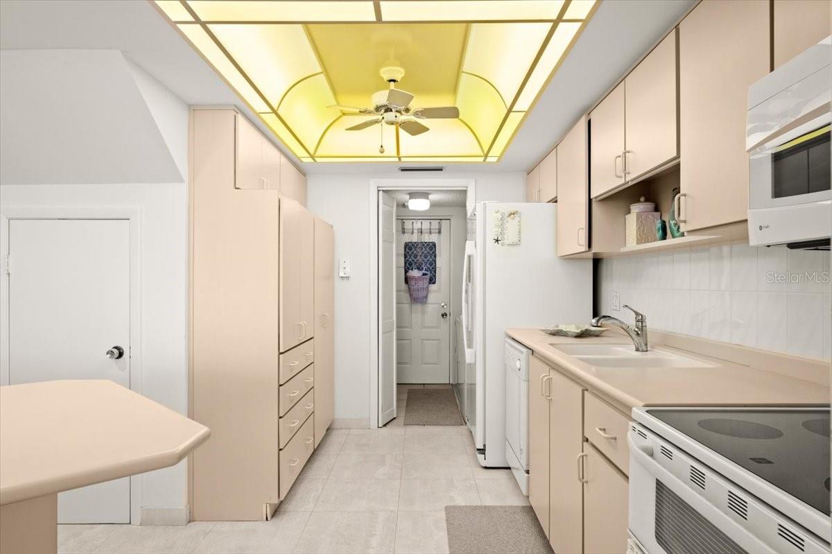 Image 13 of 62 For 901 Atlantic Avenue Ph3