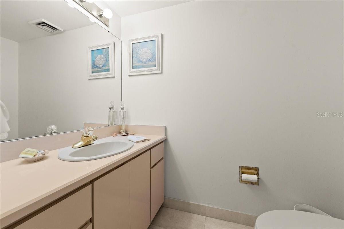 Image 23 of 62 For 901 Atlantic Avenue Ph3