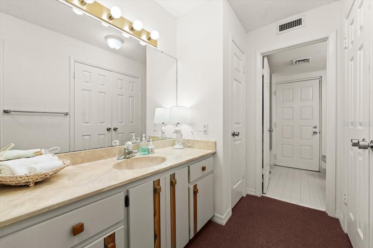 Image 28 of 62 For 901 Atlantic Avenue Ph3