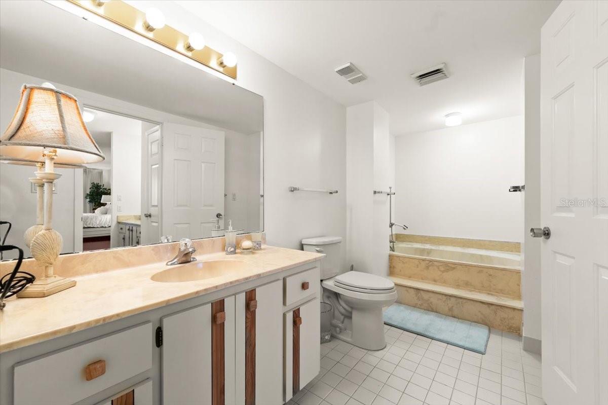 Image 37 of 62 For 901 Atlantic Avenue Ph3