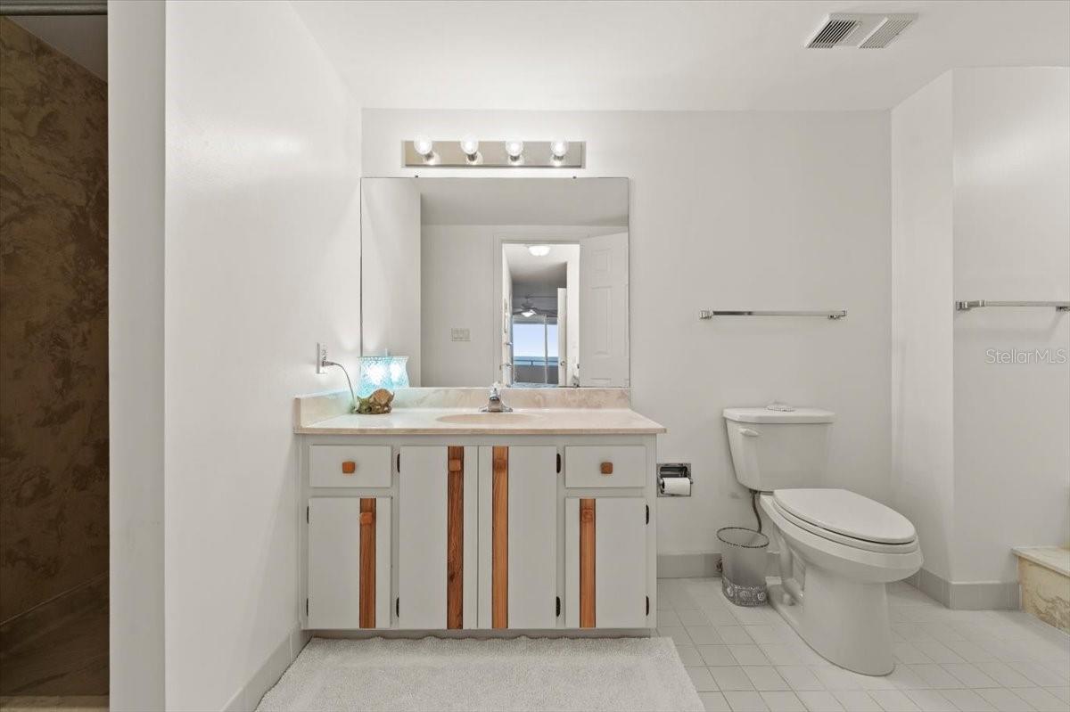 Image 45 of 62 For 901 Atlantic Avenue Ph3