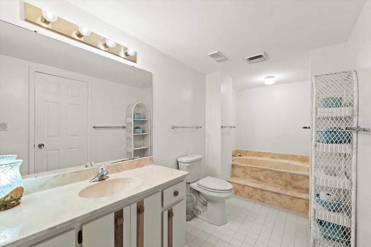 Image 46 of 62 For 901 Atlantic Avenue Ph3