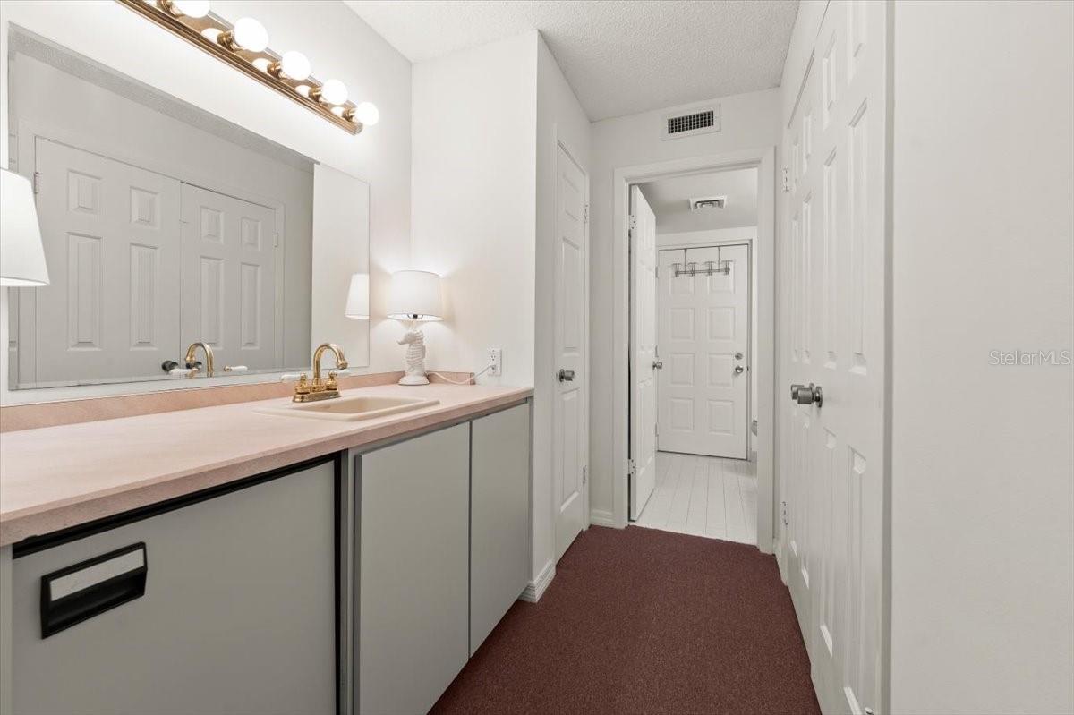 Image 50 of 62 For 901 Atlantic Avenue Ph3