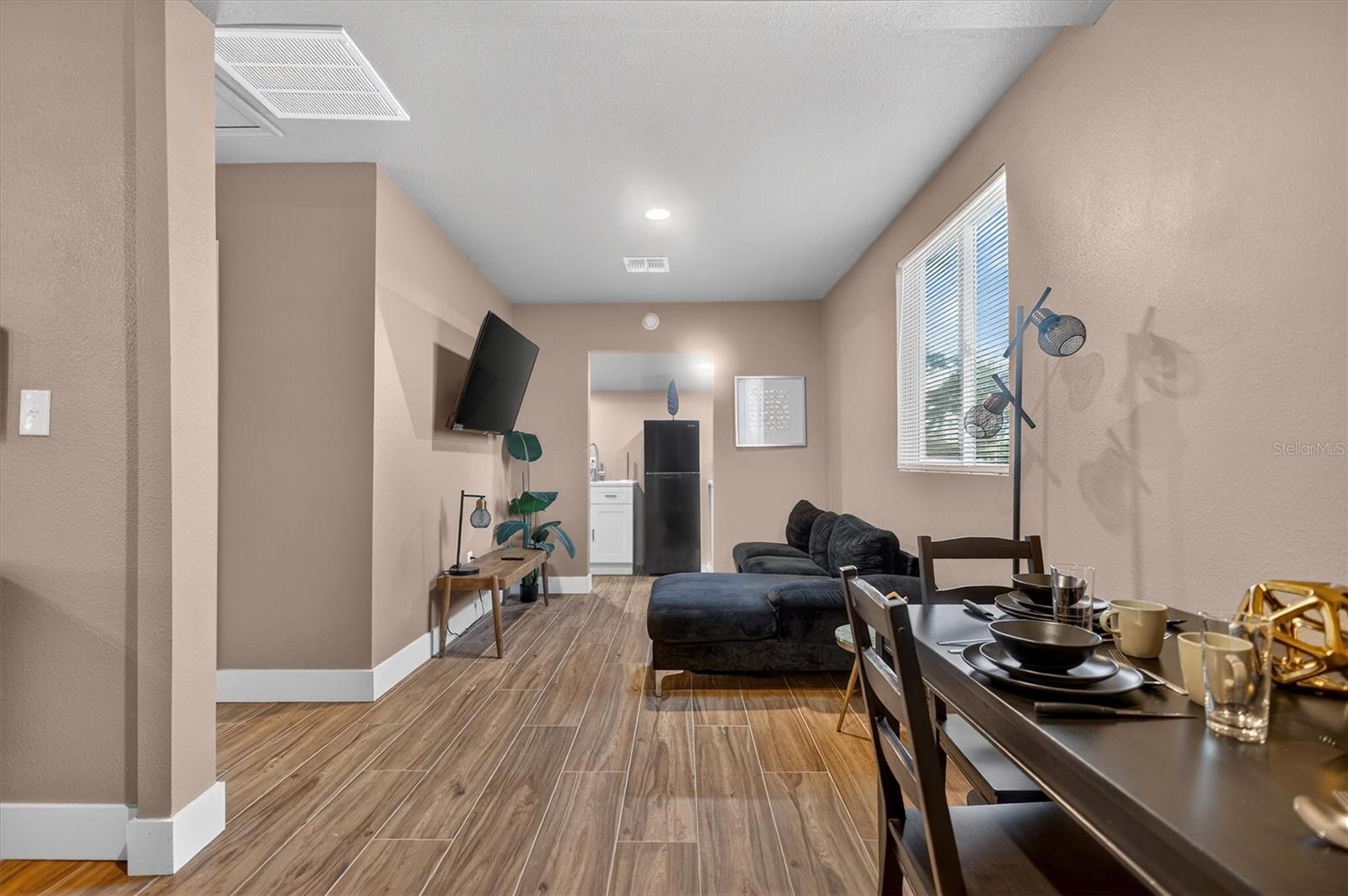 Image 10 of 48 For 917 Mack Avenue