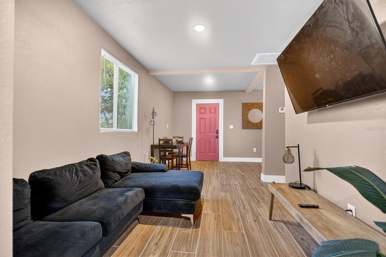 Image 13 of 48 For 917 Mack Avenue