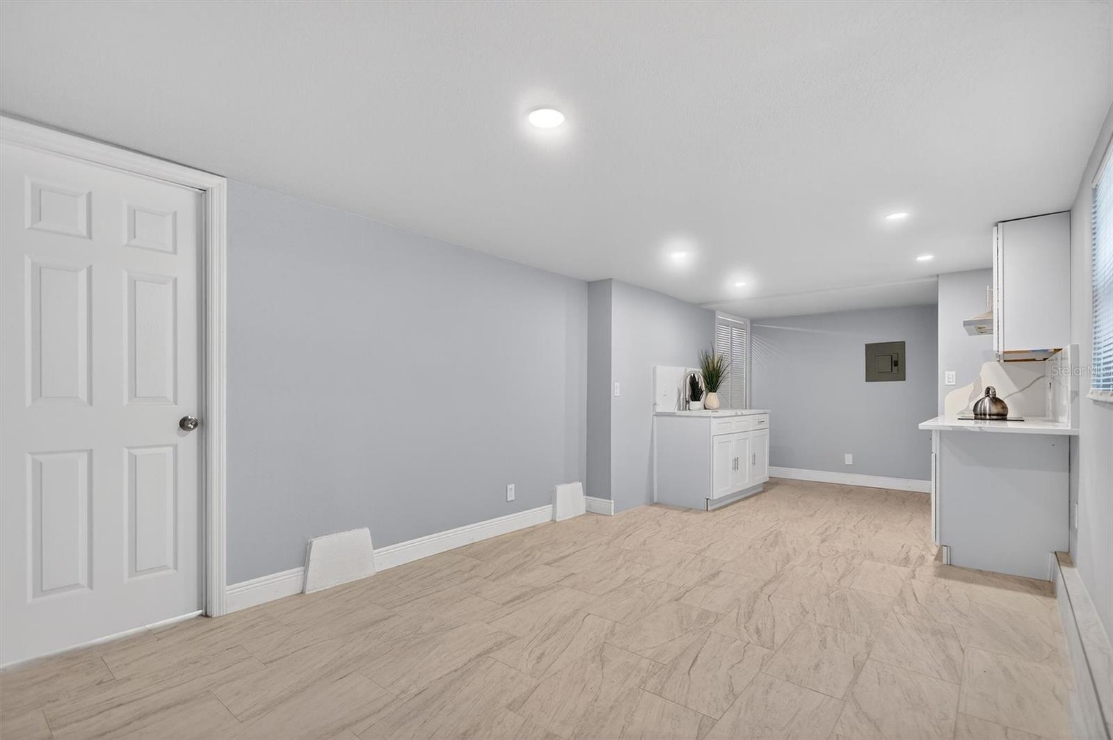 Image 31 of 48 For 917 Mack Avenue