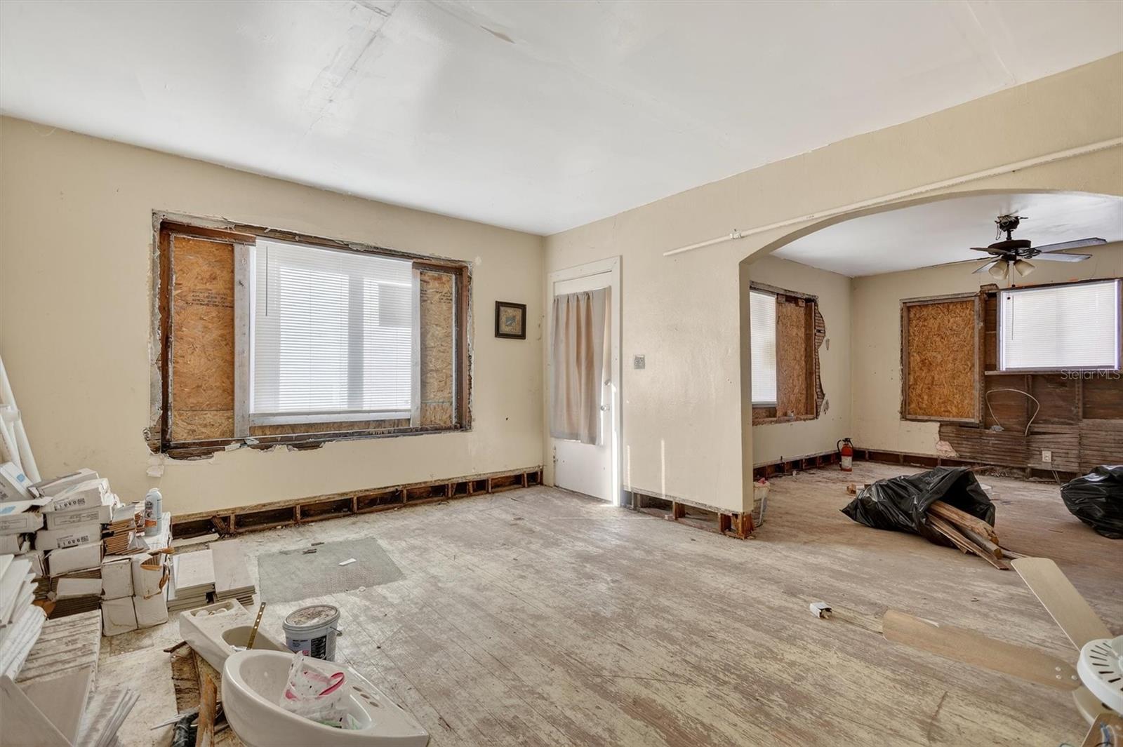 Image 39 of 48 For 917 Mack Avenue