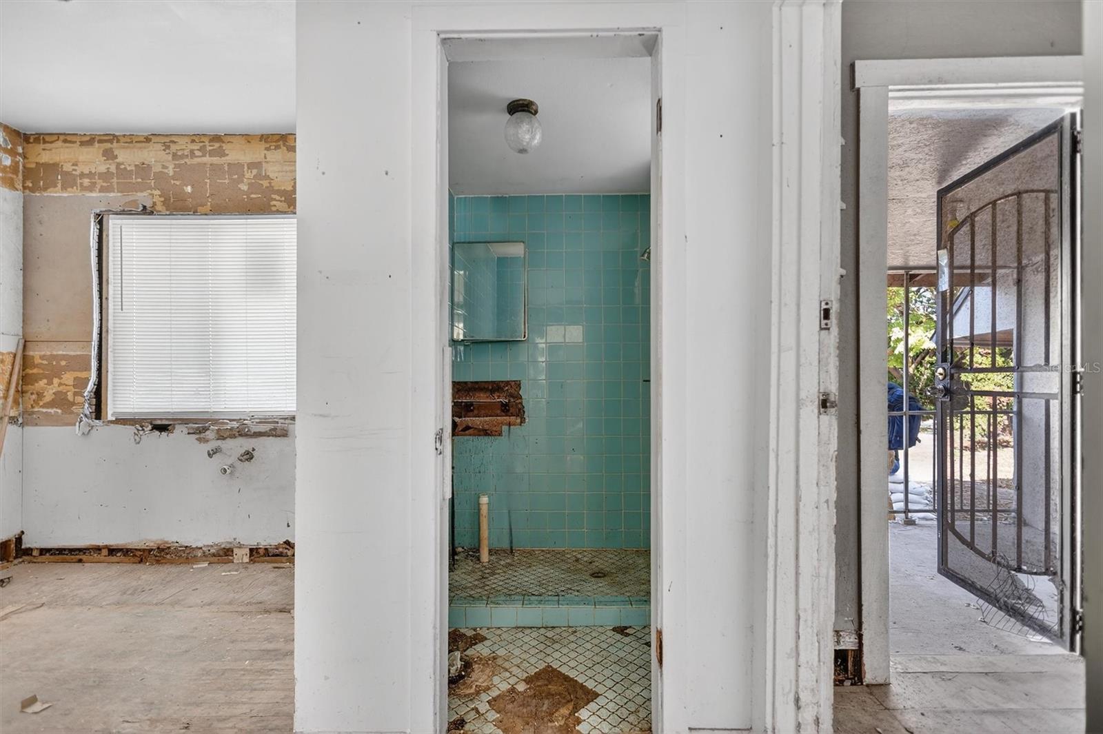 Image 47 of 48 For 917 Mack Avenue