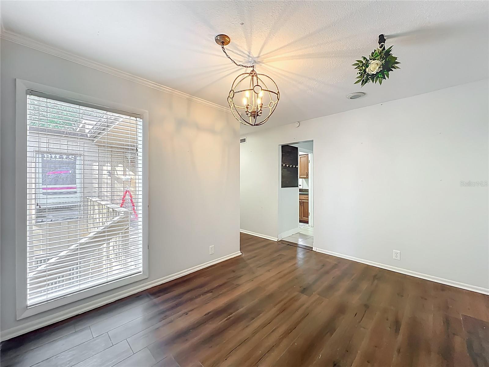 Image 12 of 71 For 233 Crown Oaks Way 233