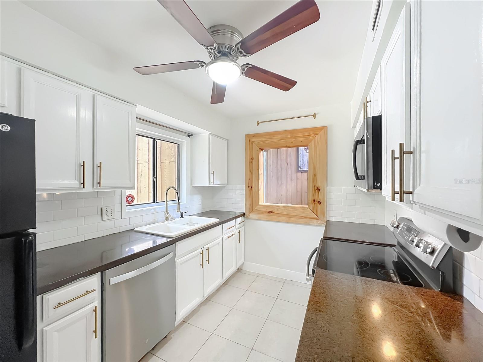 Image 18 of 71 For 233 Crown Oaks Way 233