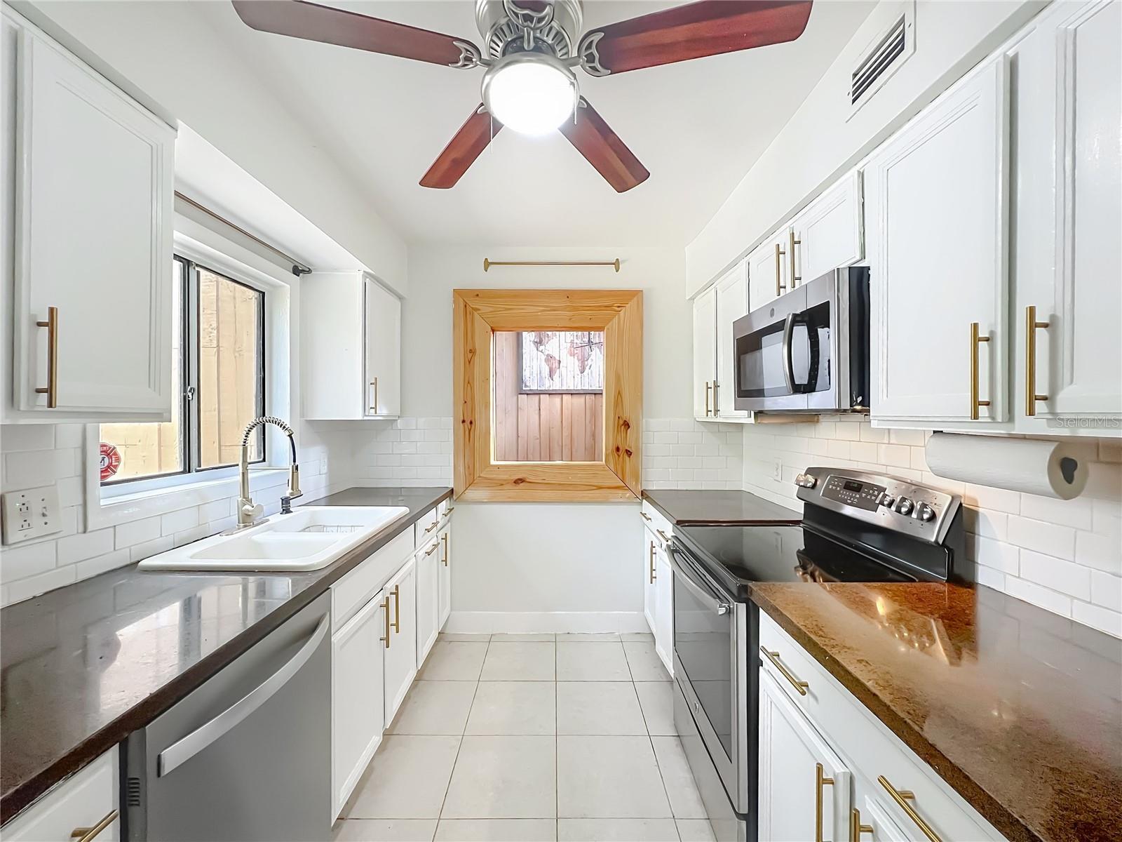 Image 21 of 71 For 233 Crown Oaks Way 233