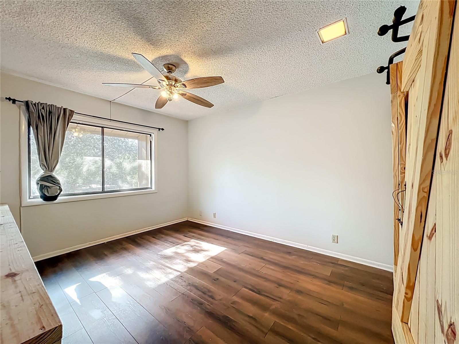 Image 29 of 71 For 233 Crown Oaks Way 233