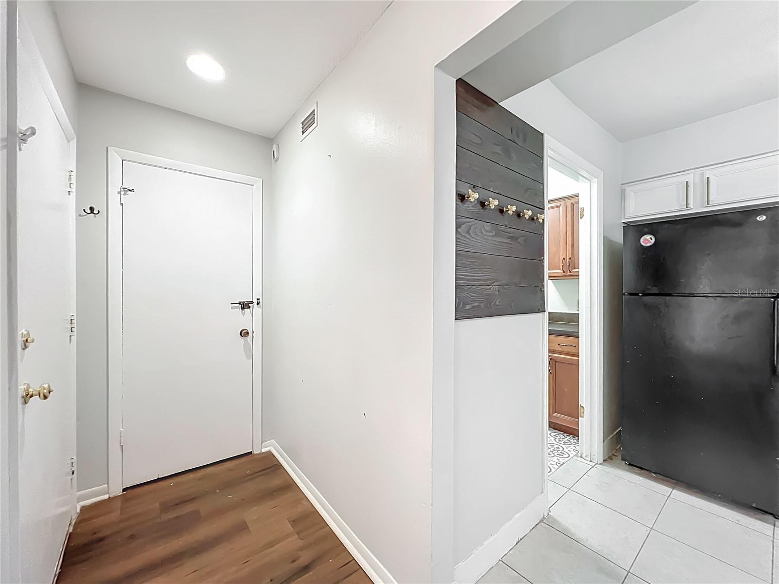 Image 3 of 71 For 233 Crown Oaks Way 233