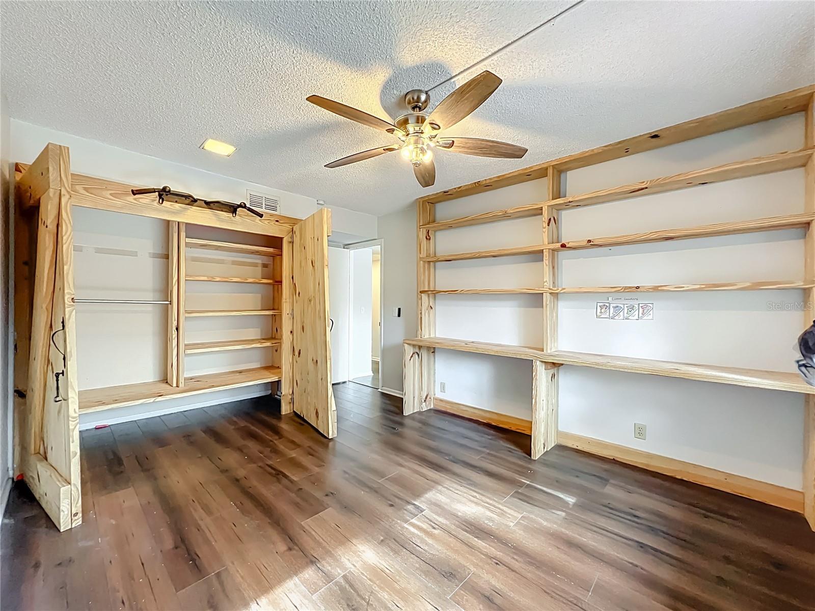 Image 32 of 71 For 233 Crown Oaks Way 233