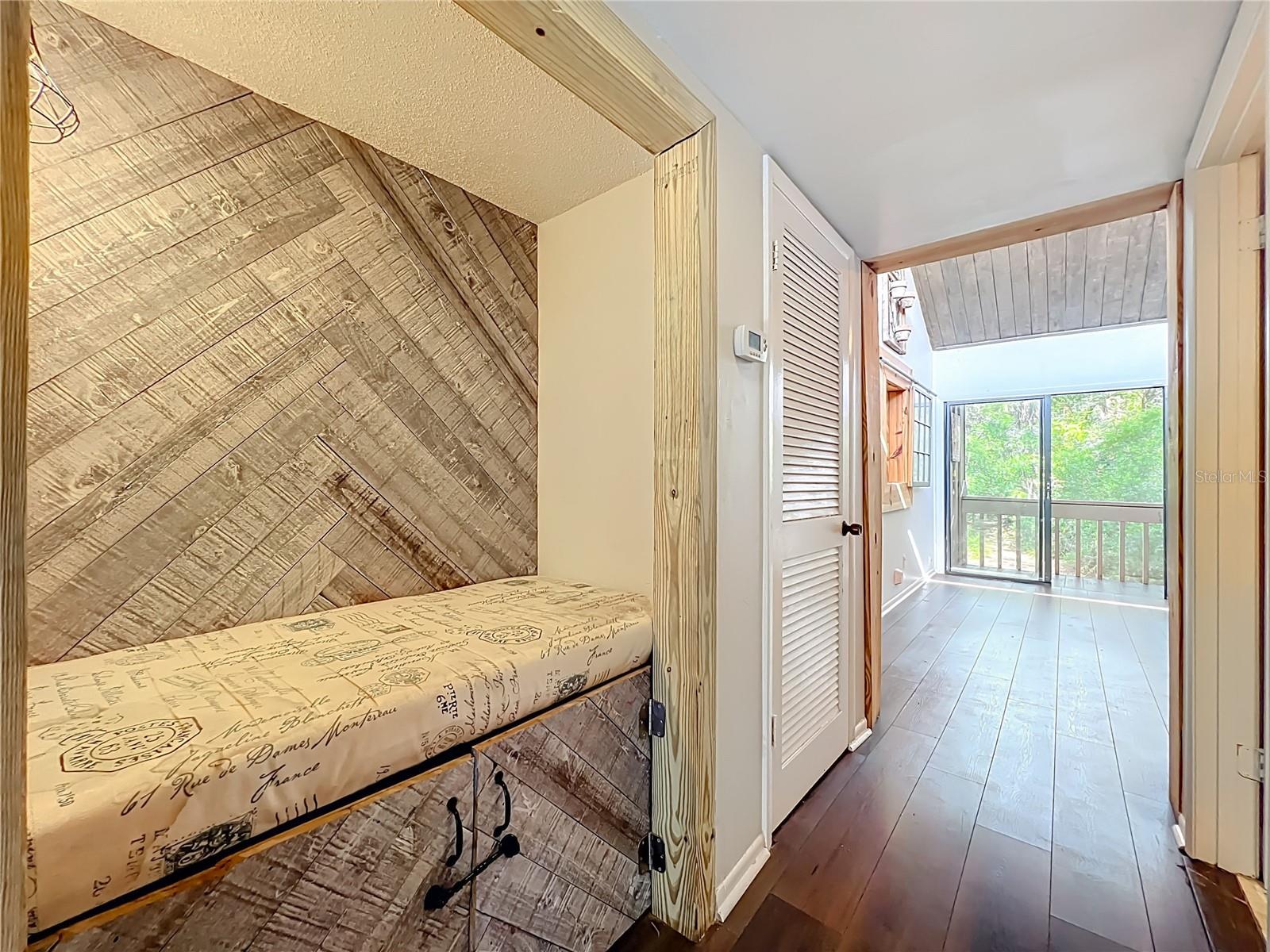 Image 34 of 71 For 233 Crown Oaks Way 233