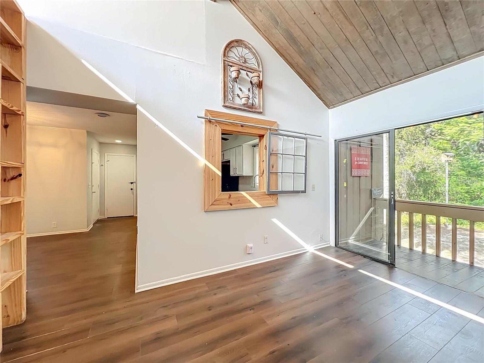 Image 7 of 71 For 233 Crown Oaks Way 233