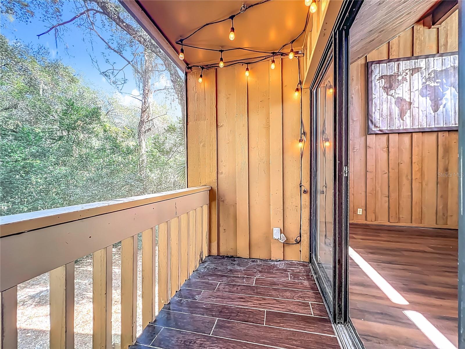 Image 9 of 71 For 233 Crown Oaks Way 233