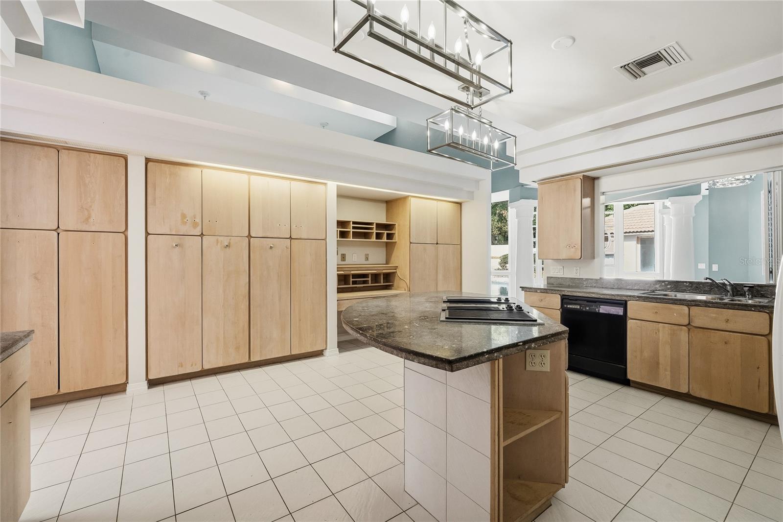 Image 11 of 42 For 803 Sweetwater Club Boulevard