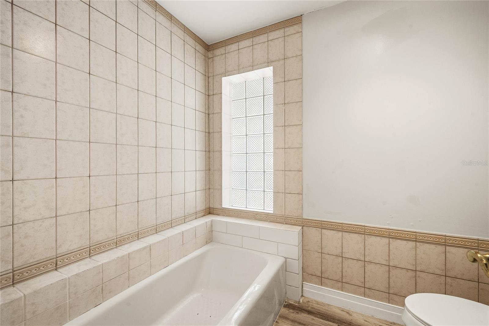 Image 26 of 42 For 803 Sweetwater Club Boulevard