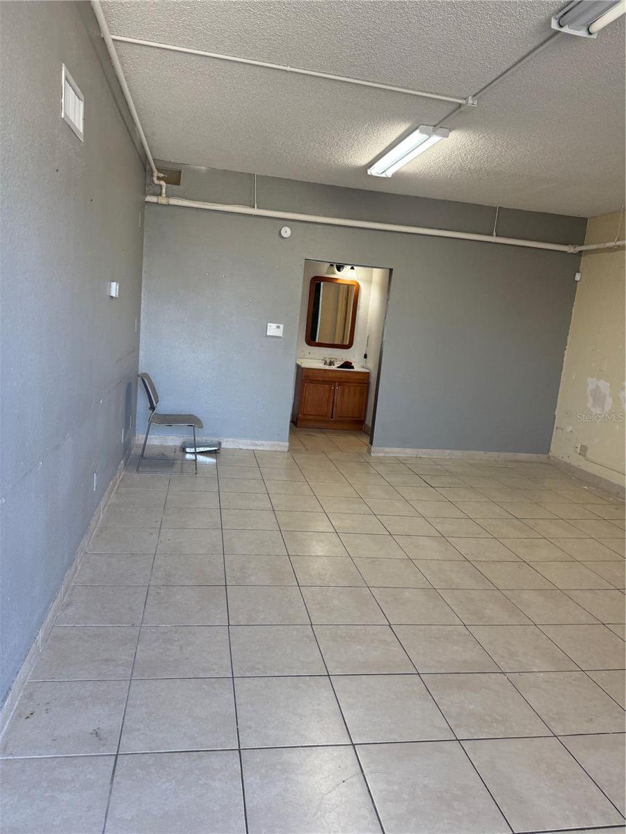 Image 4 of 9 For 8421 Orange Blossom Trail 220