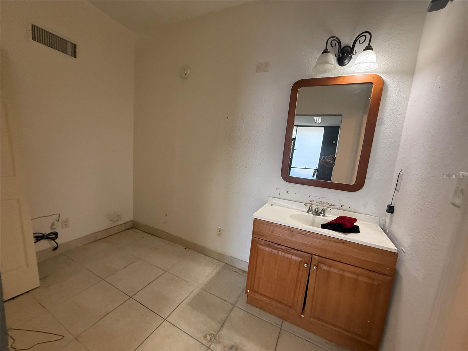 Image 5 of 9 For 8421 Orange Blossom Trail 220