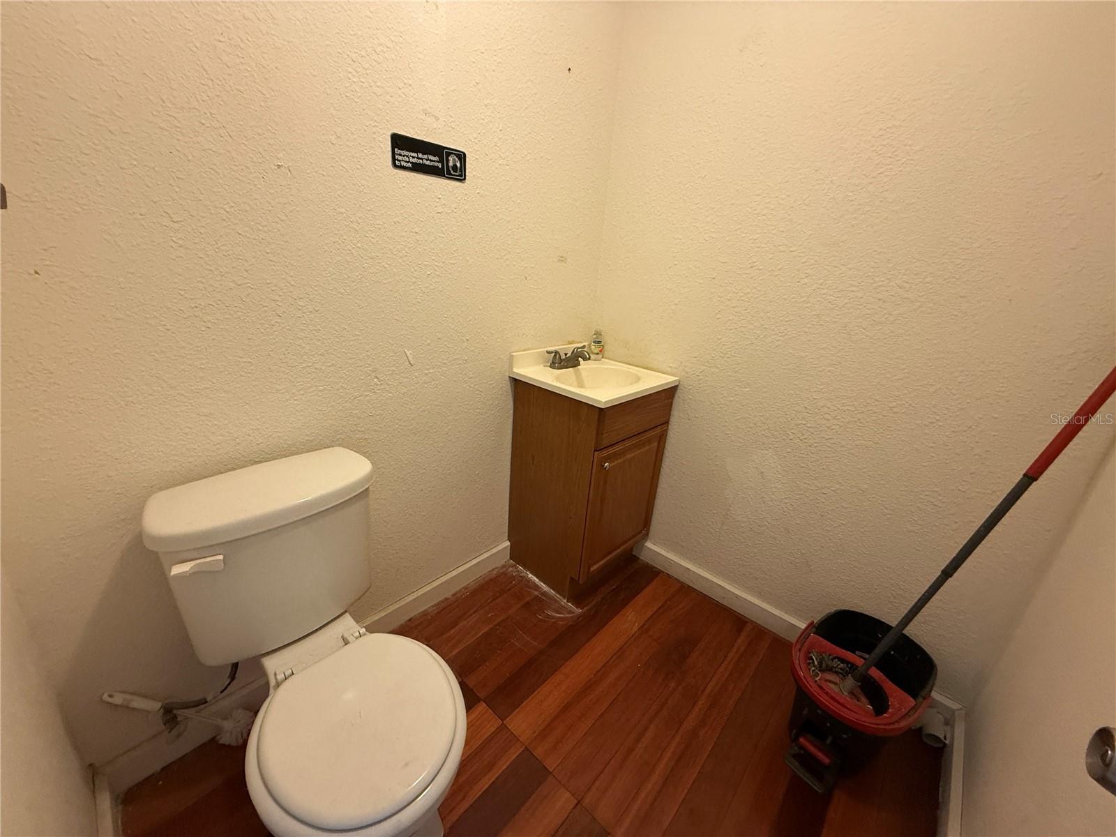 Image 6 of 9 For 8421 Orange Blossom Trail 220