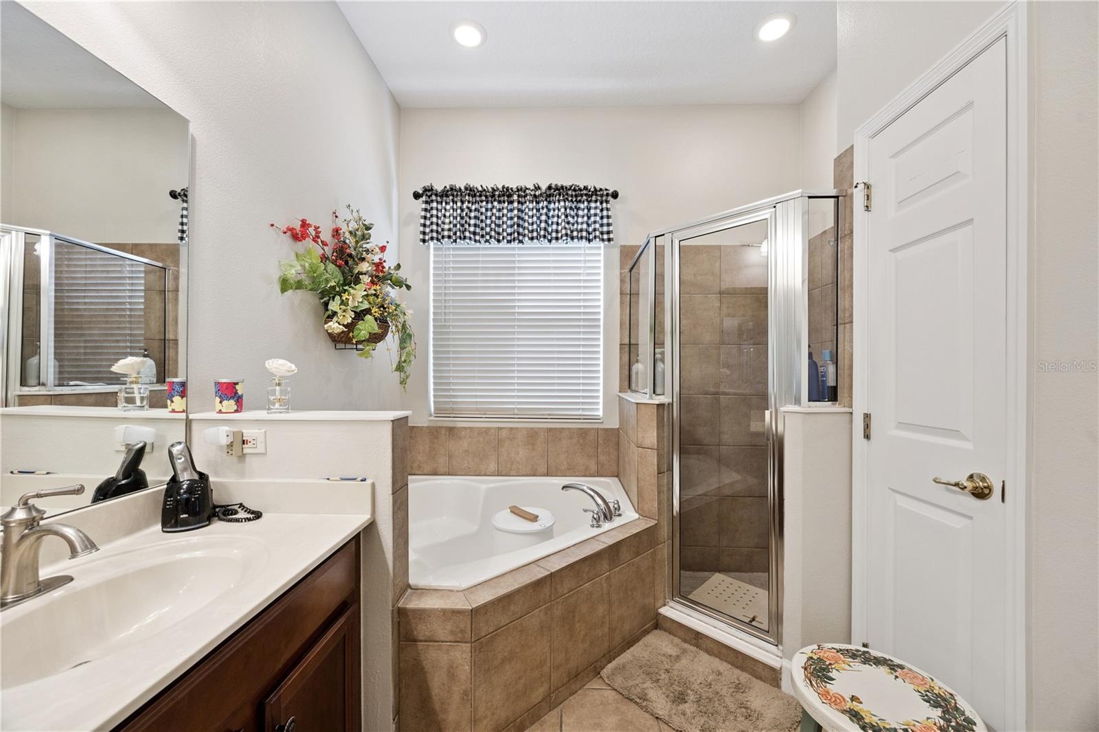 Image 29 of 40 For 4533 River Gem Avenue