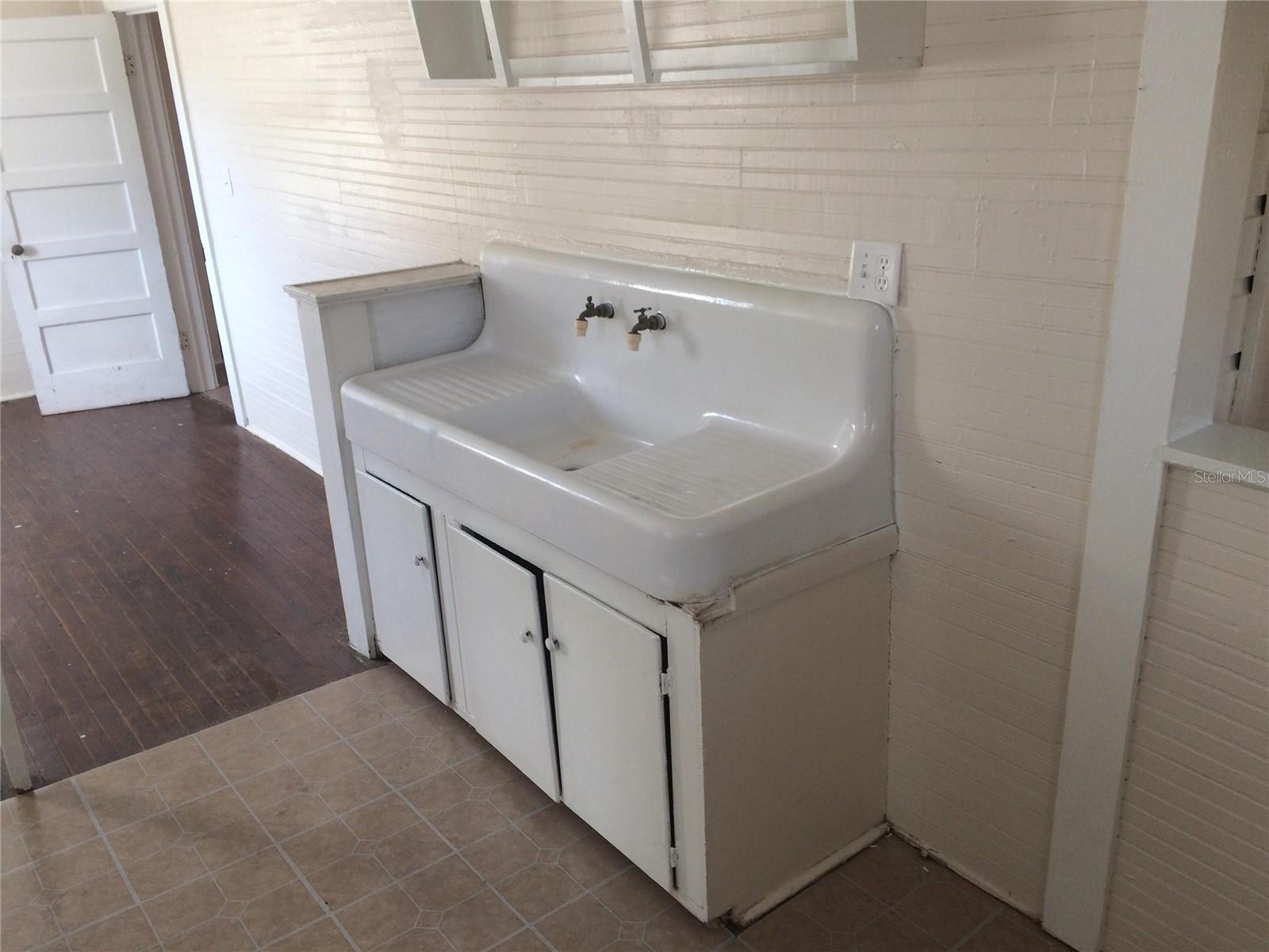 Image 4 of 7 For 114 Chester Street